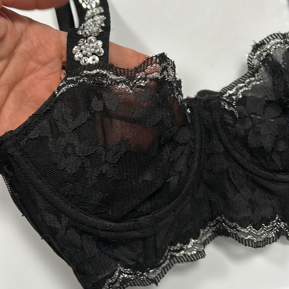 Victoria’s Secret Lace Embellished Lace sequin Bra size 32 B - Picture 6 of 14